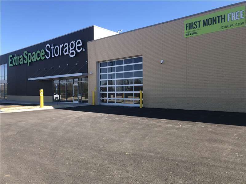 Extra Space Storage facility on 2100 Essington Rd - Joliet, IL