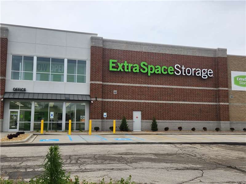 Extra Space Storage facility on 911 Joliet St - Dyer, IN