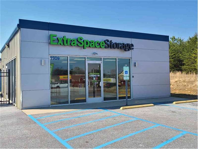 Extra Space Storage facility on 1909 Boiling Springs Rd - Boiling Springs, SC