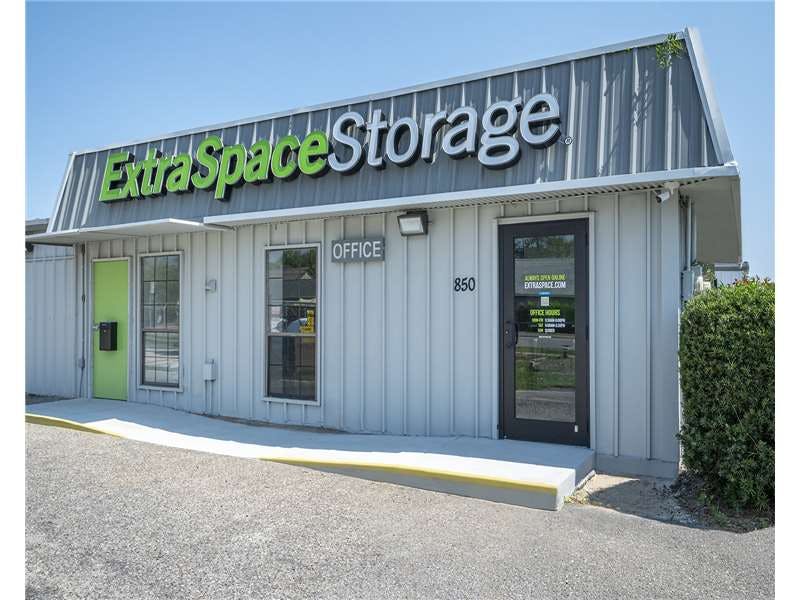 Extra Space Storage facility on 850 Airport Rd - Destin, FL