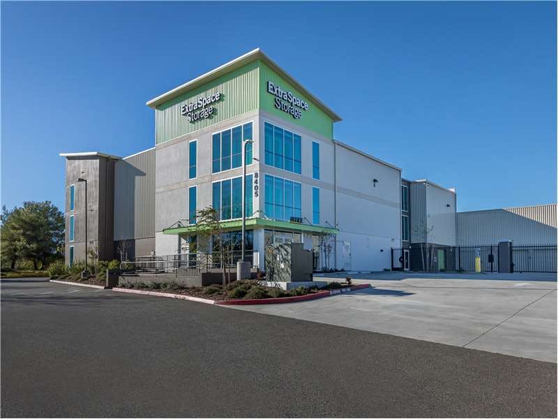Extra Space Storage facility on 8405 Washington Blvd - Roseville, CA