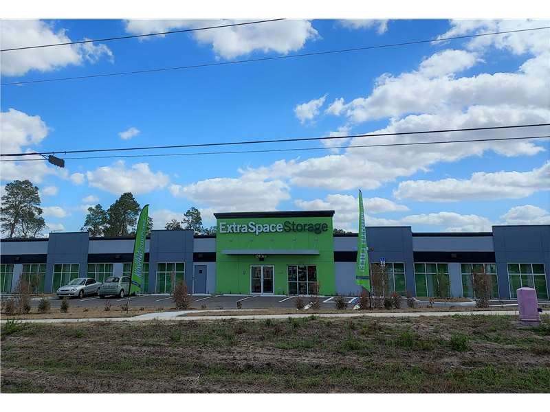Extra Space Storage facility on 5322 Commercial Way - Spring Hill, FL