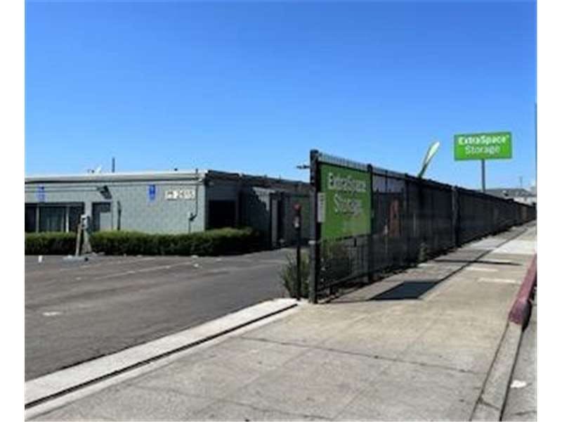 Extra Space Storage facility on 2615 E 12th St - Oakland, CA