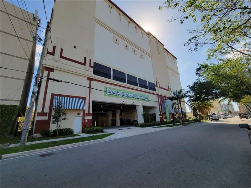 Extra Space Storage facility on 2500 SW 28th Ln - Miami, FL