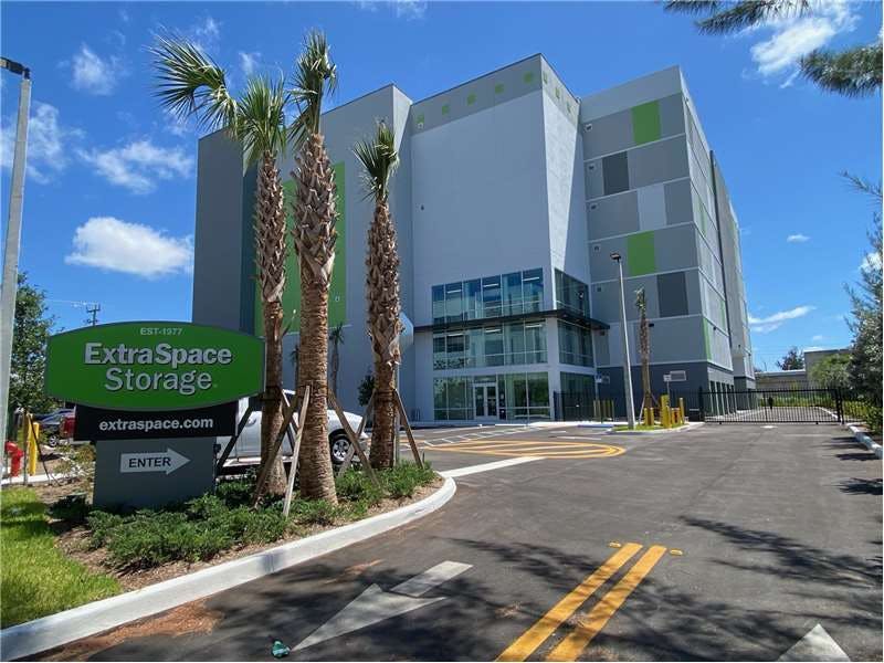 Extra Space Storage facility on 15699 W Dixie Hwy - North Miami Beach, FL