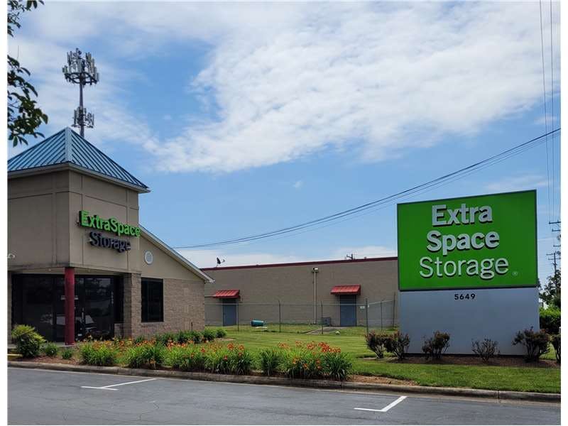 Extra Space Storage facility on 5649 South Blvd - Charlotte, NC