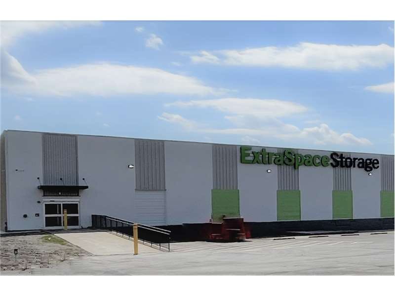 Extra Space Storage facility on 605 S Laurel St - Mishawaka, IN