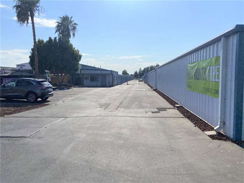 Extra Space Storage facility on 6089 N Winton Way - Winton, CA