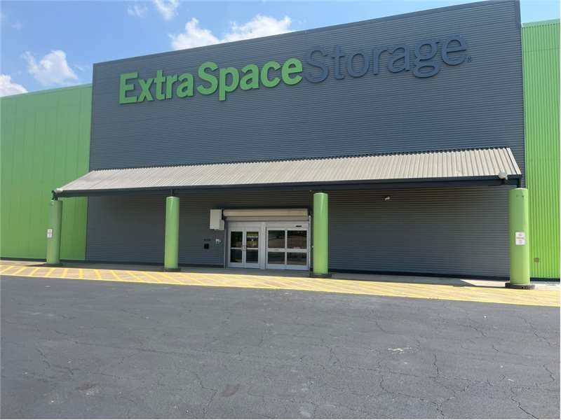 Extra Space Storage facility on 4704 Robinson Rd - Jackson, MS