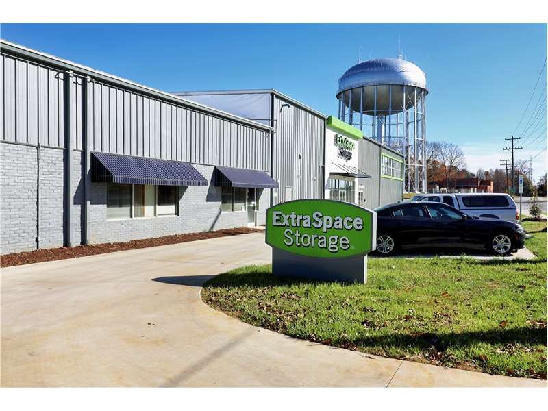 Extra Space Storage facility on 533 N Park Ave - Burlington, NC