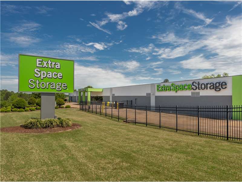 Extra Space Storage facility on 1242 N Dean Rd - Auburn, AL