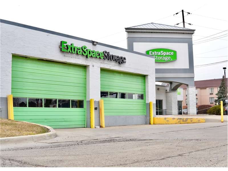 Extra Space Storage facility on 4821 W 67th St - Bedford Park, IL