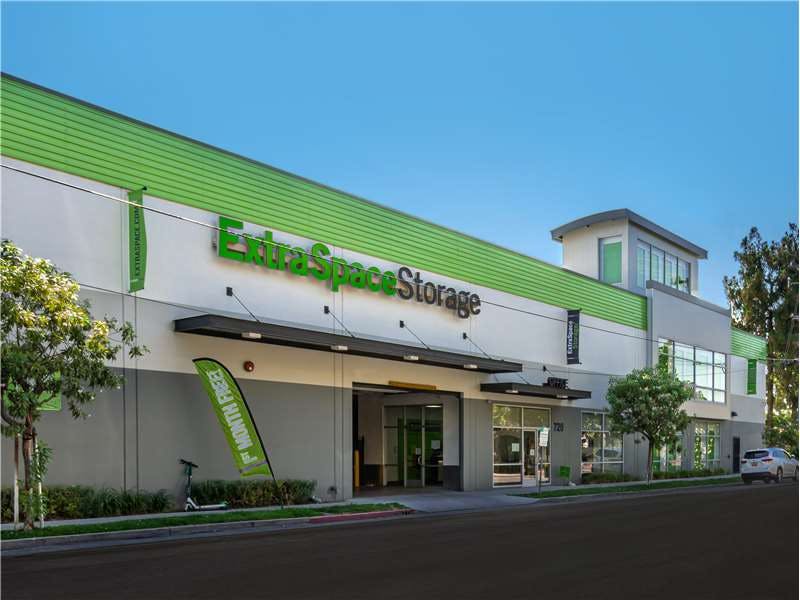 Extra Space Storage facility on 720 N 10th St - San Jose, CA
