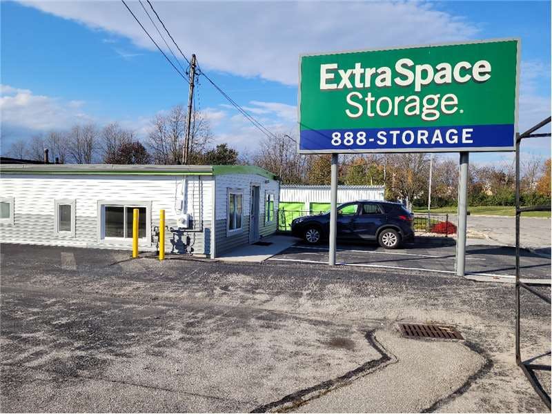 Extra Space Storage facility on 10 Roller Cir - Hanover, PA