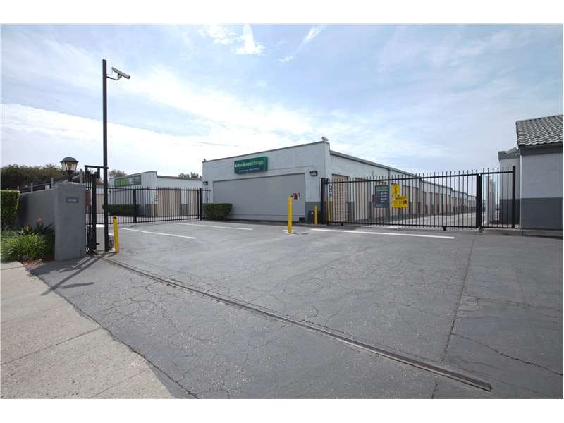 Extra Space Storage facility on 3700 Market St - Ventura, CA