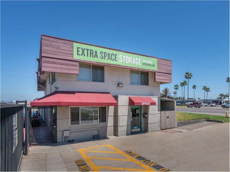 Extra Space Storage facility on 6360 Miramar Rd - San Diego, CA