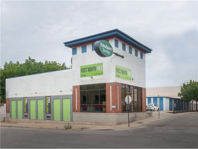 Extra Space Storage facility on 4995 N Elston Ave - Chicago, IL
