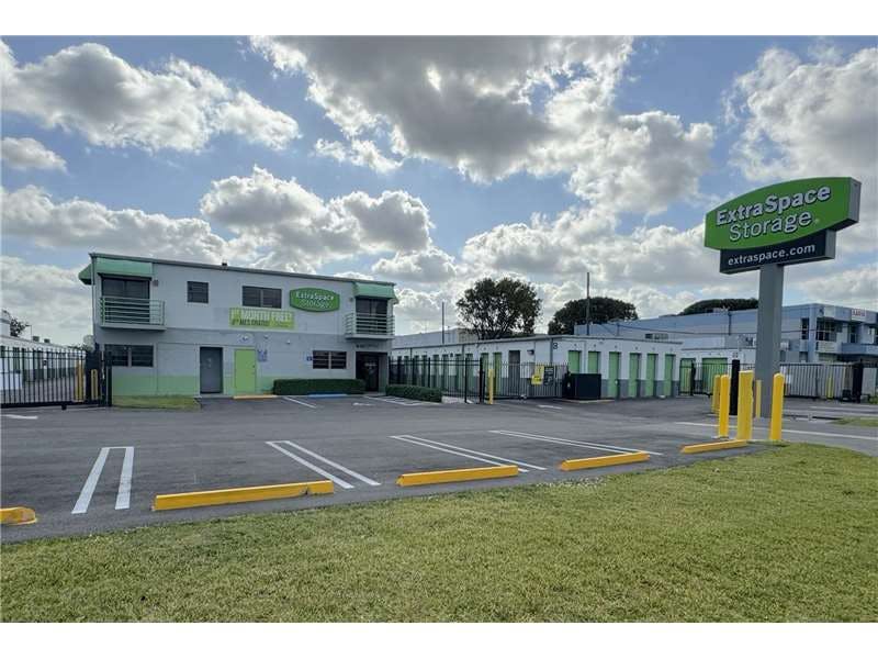 Extra Space Storage facility on 5055 NW 77th Ave - Miami, FL