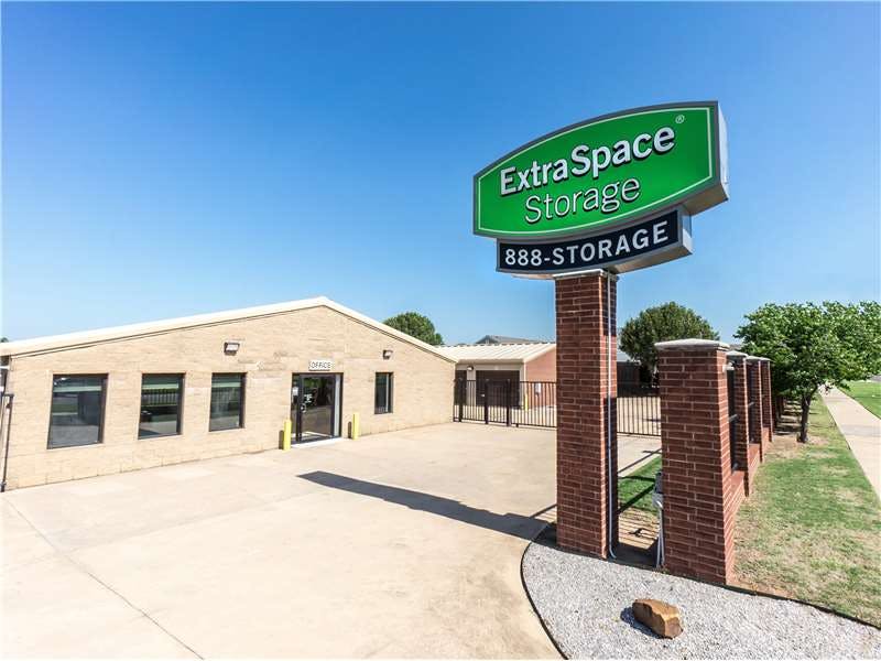 Extra Space Storage facility on 2100 24th Ave SE - Norman, OK