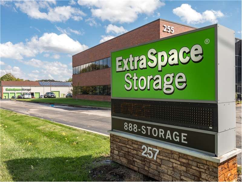Extra Space Storage facility on 257 Spencer Rd - St Peters, MO