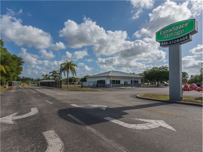 Extra Space Storage facility on 270 Malabar Rd SW - Palm Bay, FL