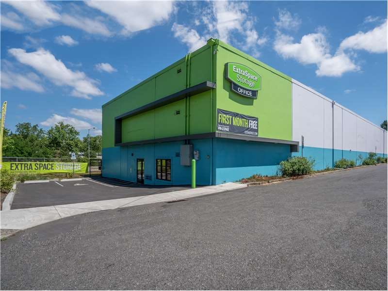 Extra Space Storage facility on 1645 NE 72nd Ave - Portland, OR