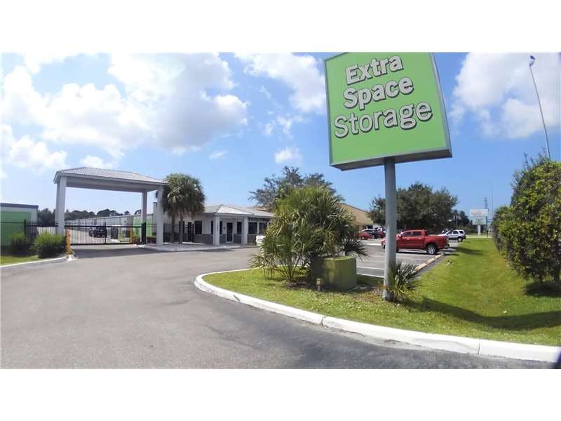 Extra Space Storage facility on 3041 S McCall Rd - Englewood, FL