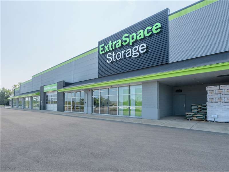 Extra Space Storage facility on 600 W Liberty St - Wauconda, IL