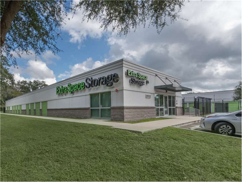 Extra Space Storage facility on 7018 US-301 - Riverview, FL