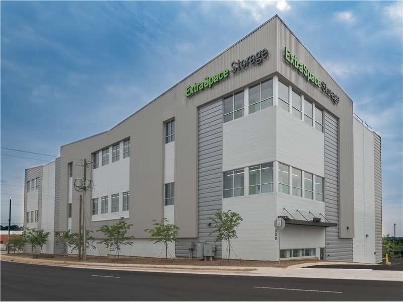 Extra Space Storage facility on 1000 N Graham St - Charlotte, NC