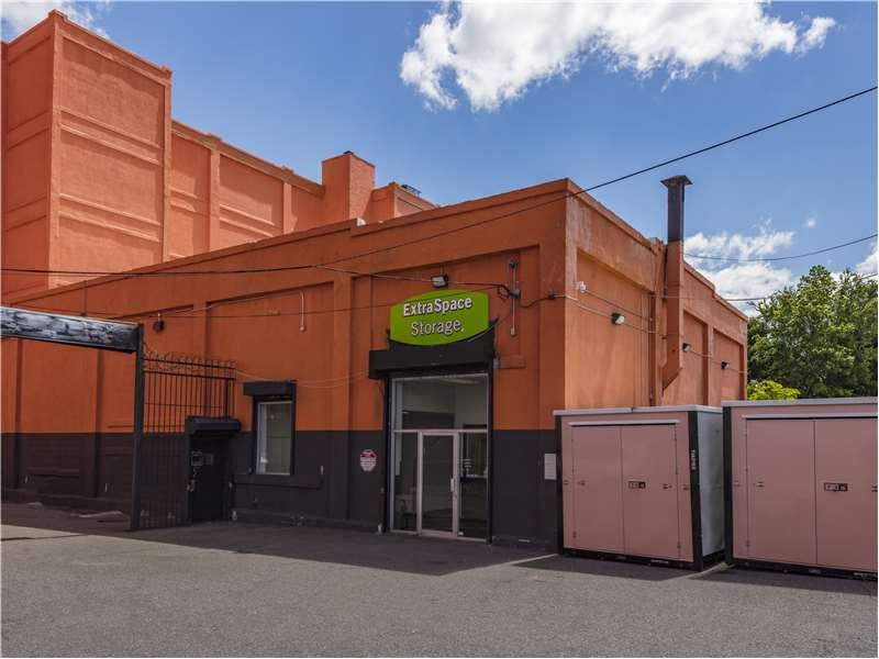 Extra Space Storage facility on 272 Sussex Ave - Newark, NJ