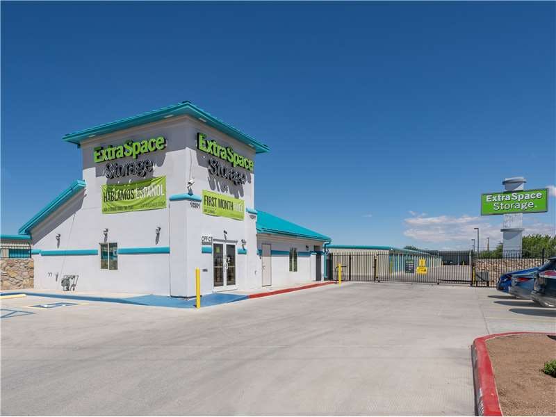 Extra Space Storage facility on 10201 Dyer St - El Paso, TX