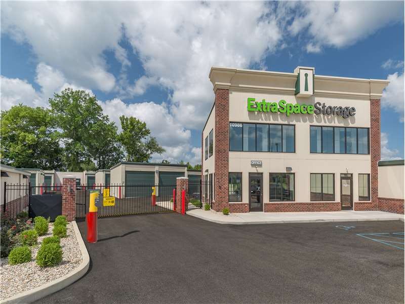 Extra Space Storage facility on 10986 Allisonville Office Dr - Fishers, IN