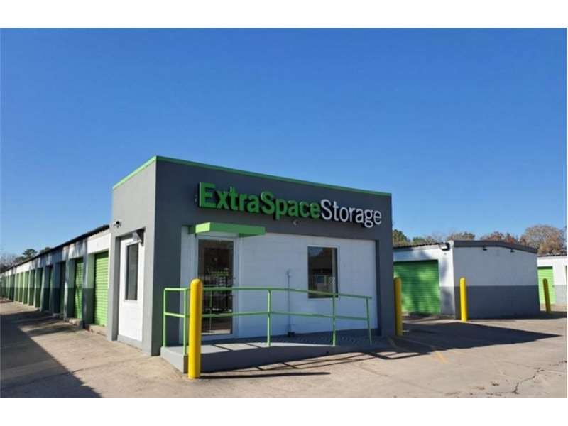 Extra Space Storage facility on 7007 S Lake Houston Pkwy - Houston, TX