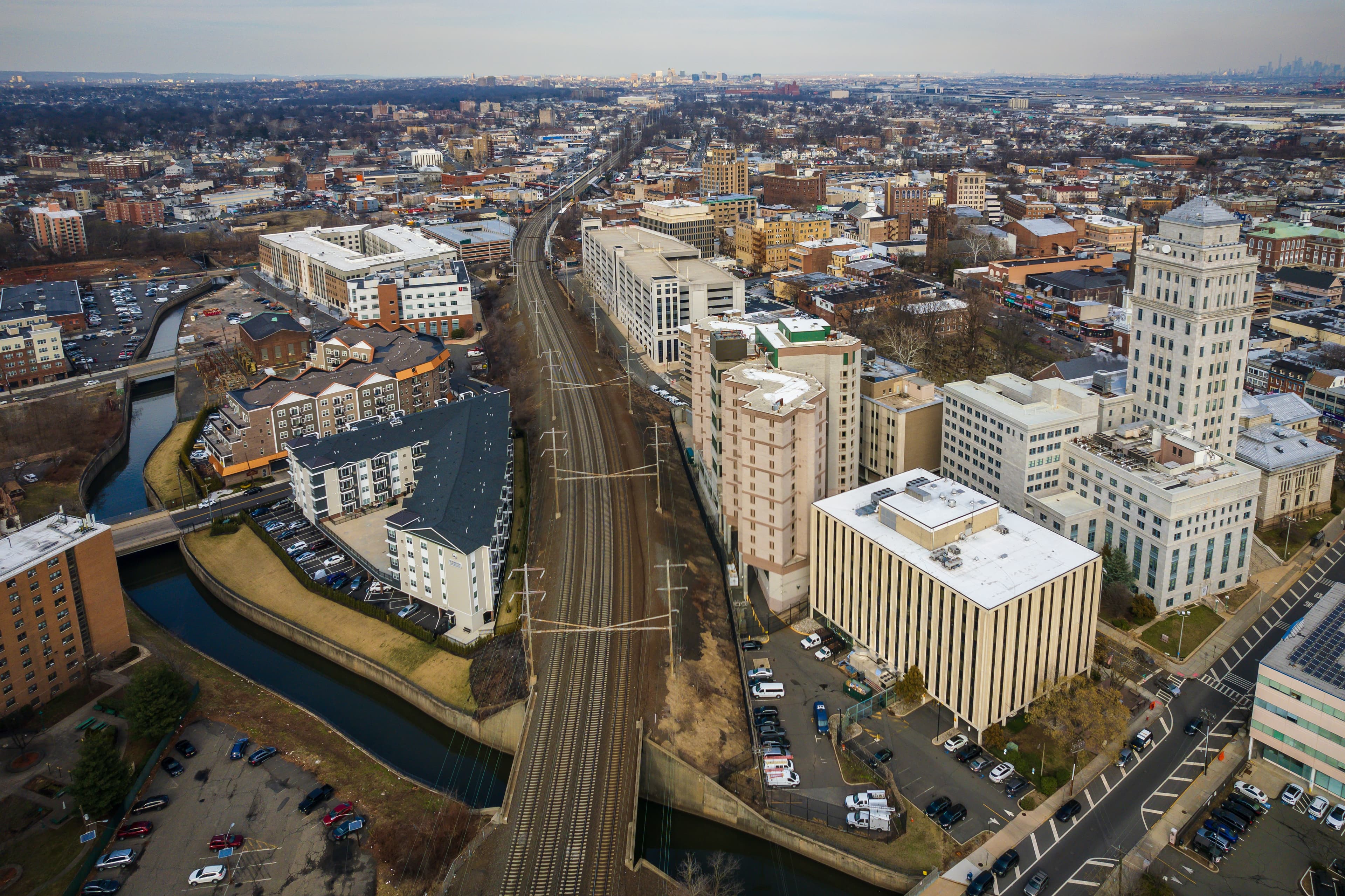 Aerial image of Elizabeth, NJ during day time.