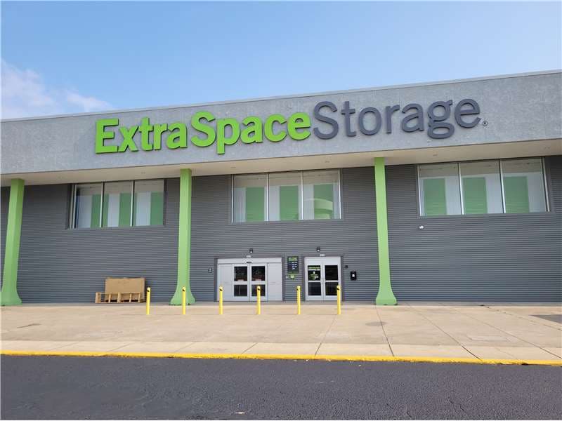 Montgomery Storage Storage Units in Montgomery, AL at 2270 E South Blvd | Extra Space Storage