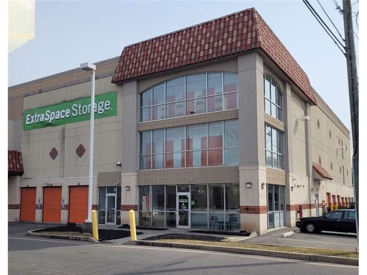 Storage Units in Edison, NJ at 816 Route 1 Extra Space Storage