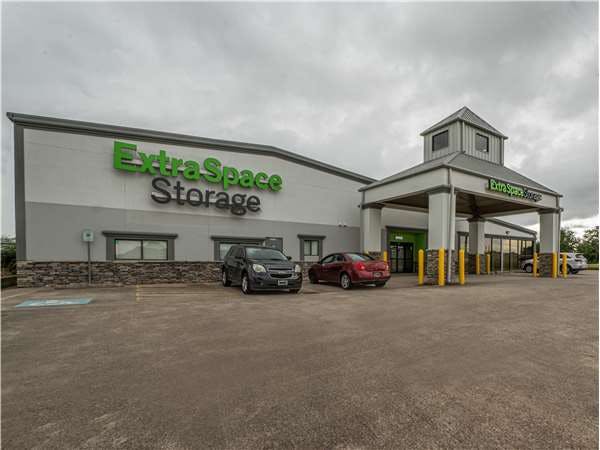 Extra Space Storage facility on 12620 Ryewater Dr - Houston, TX