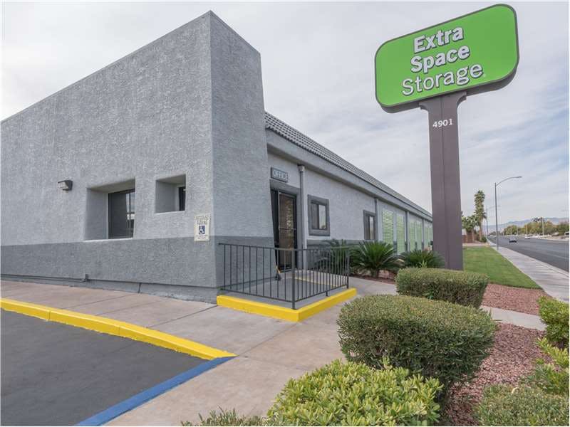 Extra Space Storage facility on 4901 W Oakey Blvd - Las Vegas, NV