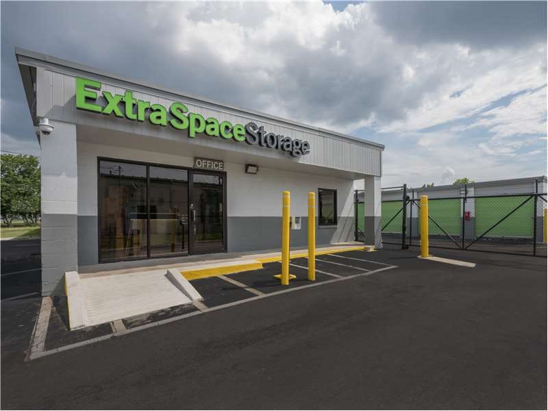 Extra Space Storage facility on 2101 Antioch Pike - Antioch, TN