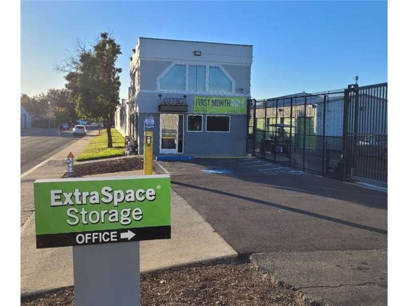 Extra Space Storage facility on 5051 Perry Ave - Sacramento, CA