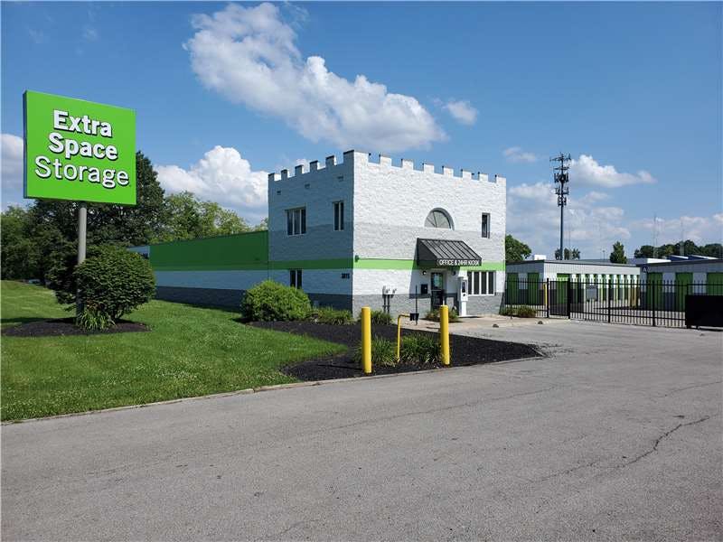 Extra Space Storage facility on 3015 W Dublin Granville Rd - Columbus, OH