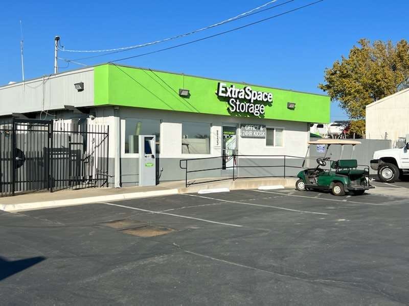 Extra Space Storage facility on 2733 Elkhorn Blvd - North Highlands, CA