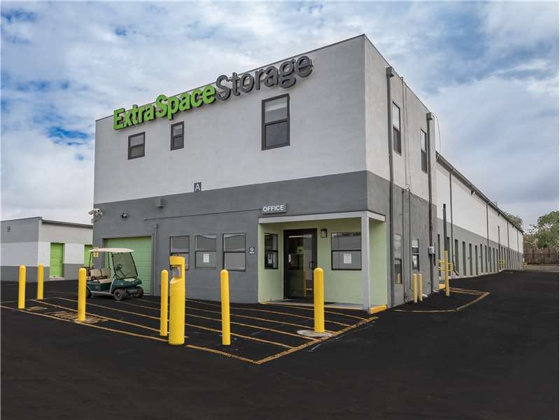 Extra Space Storage facility on 875 W San Mateo Rd - Santa Fe, NM