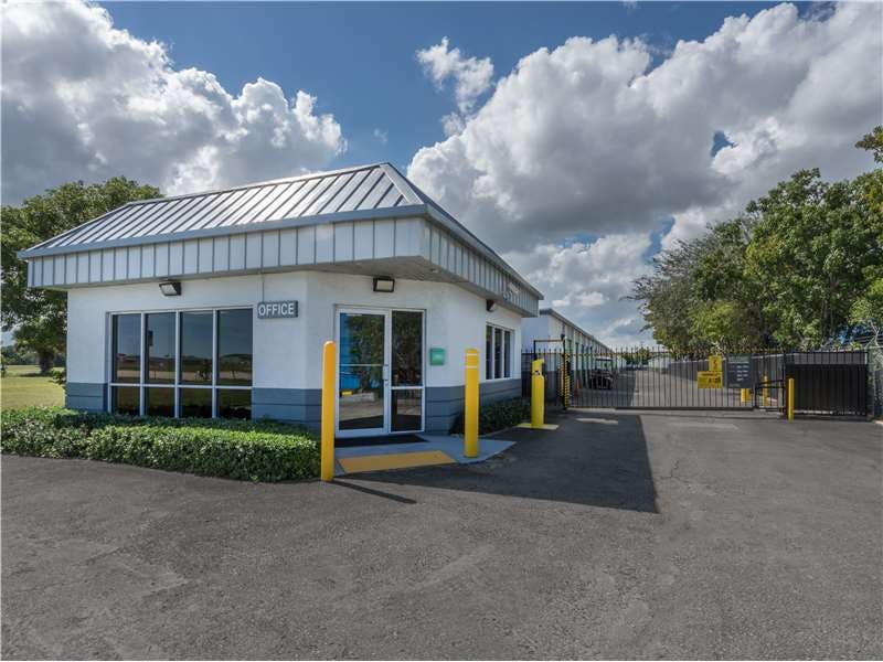Extra Space Storage facility on 401 N Military Trl - West Palm Beach, FL