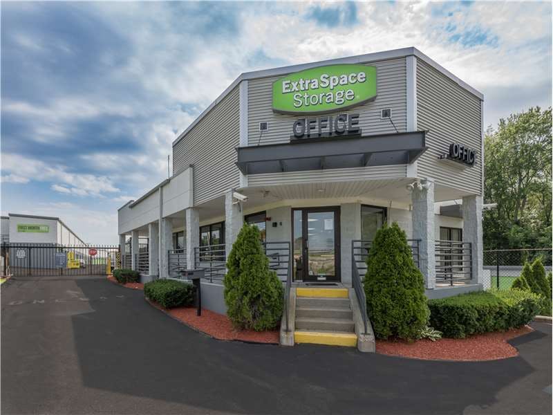Extra Space Storage facility on 90 Taunton St - Plainville, MA