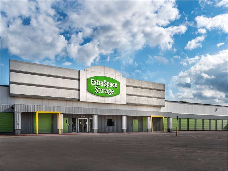 Extra Space Storage facility on 1402 Spencer Hwy - South Houston, TX