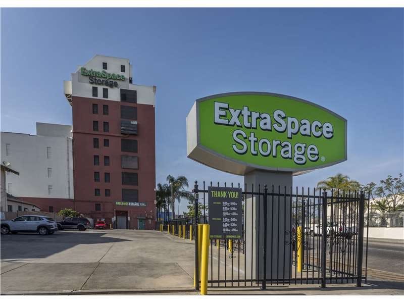 Extra Space Storage facility on 2800 W Pico Blvd - Los Angeles, CA
