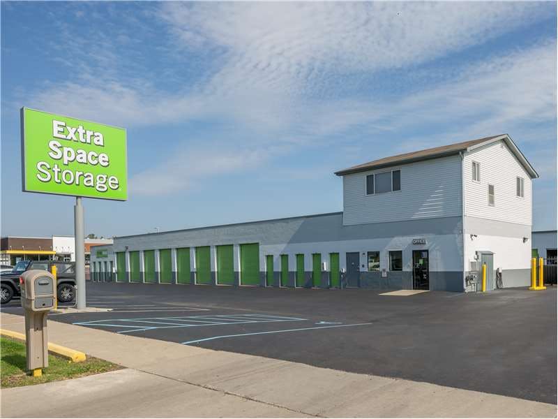 Extra Space Storage facility on 24651 N River Rd - Mt Clemens, MI