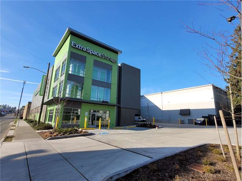 Extra Space Storage facility on 1430 N 130th St - Seattle, WA